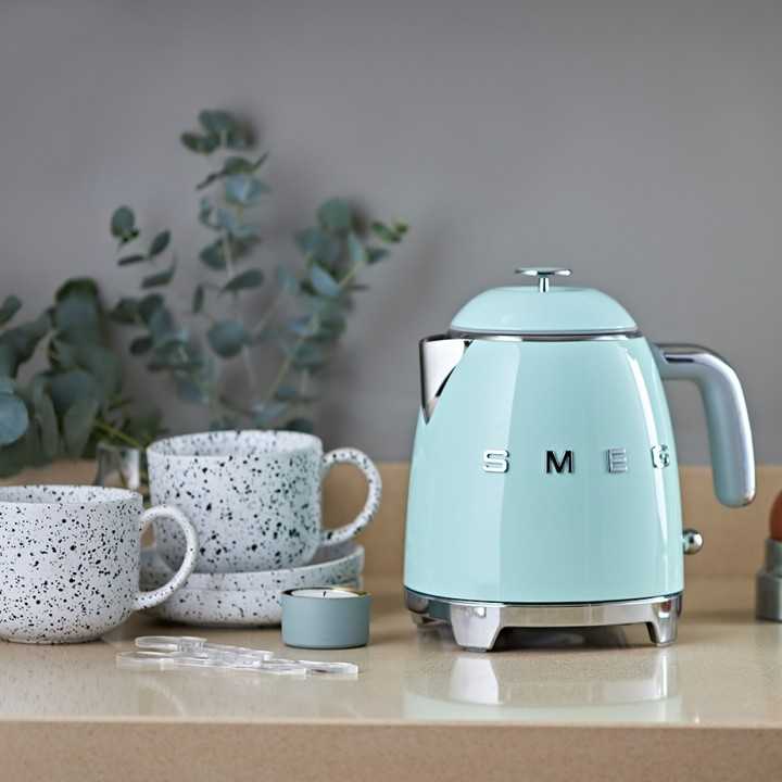 Smeg KLF05PGEU Minielkedel 0,8L Pastelgrøn Smeg KLF05PGEU Minielkedel 0,8L Pastelgrøn