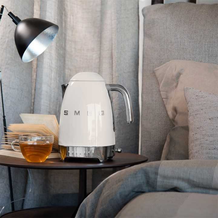 Smeg KLF04WHEU Elkedel m. Temperatur 1,7L Hvid Smeg KLF04WHEU Elkedel m. Temperatur 1,7L Hvid