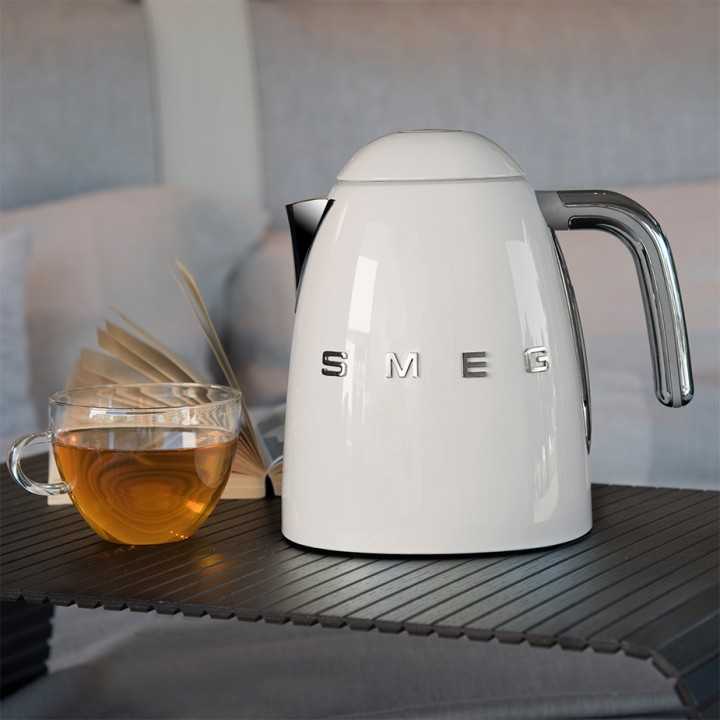 Smeg KLF04WHEU Elkedel m. Temperatur 1,7L Hvid Smeg KLF04WHEU Elkedel m. Temperatur 1,7L Hvid