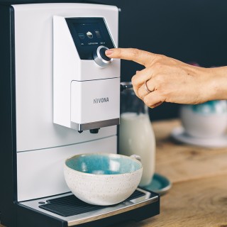 Nivona NICR 796 Hvid Espressomaskine Inkl. Mælkebeholder & 8x400g Rigtig Kaffe Organic