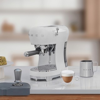 Smeg ECF02WHEU Espressomaskine Hvid Smeg ECF02WHEU Espressomaskine Hvid