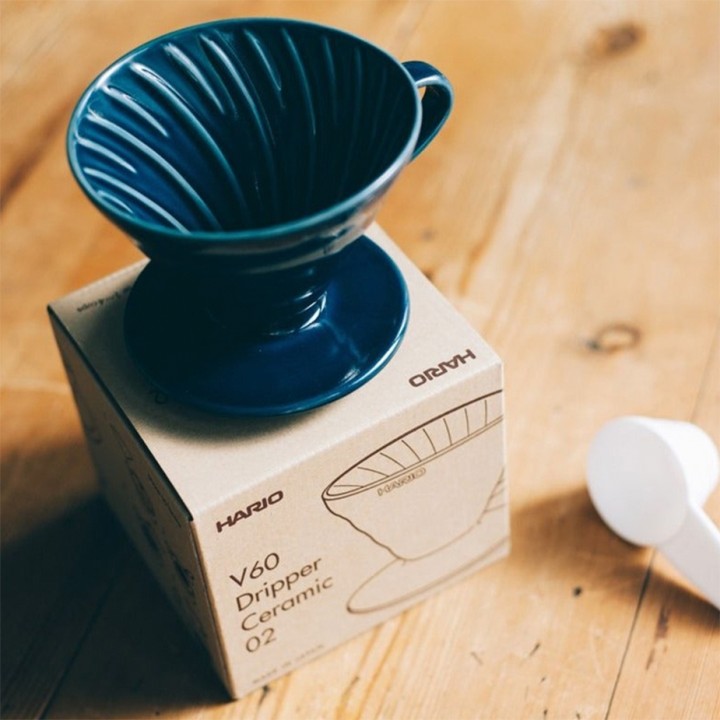 Hario Filterbryg Sæt Inkl. V60-02 Keramik Dripper 2 Kop, Server 0,6 L & Kedel Hario Filterbryg Sæt Inkl. V60-02 Keramik Dripper 2 Kop, Server 0,6 L & Kedel