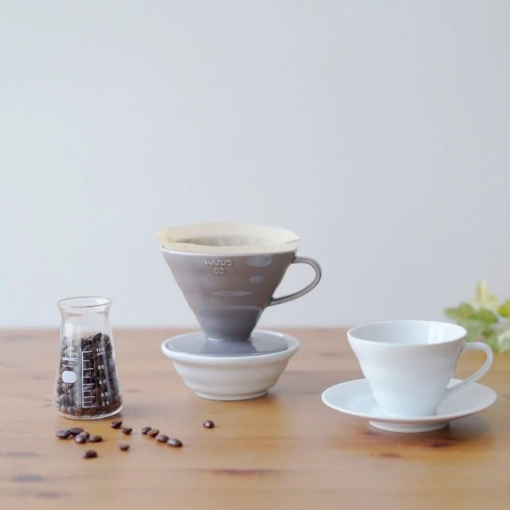 Hario Filterbryg Sæt Inkl. V60-02 Keramik Dripper 2 Kop, Server 0,6 L & Kedel Hario Filterbryg Sæt Inkl. V60-02 Keramik Dripper 2 Kop, Server 0,6 L & Kedel