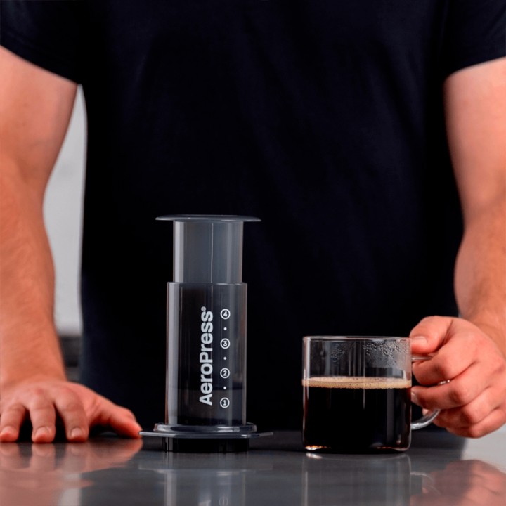 AeroPress Inkl. CrushGrind Rejsekværn & Kaffe AeroPress Inkl. CrushGrind Rejsekværn & Kaffe