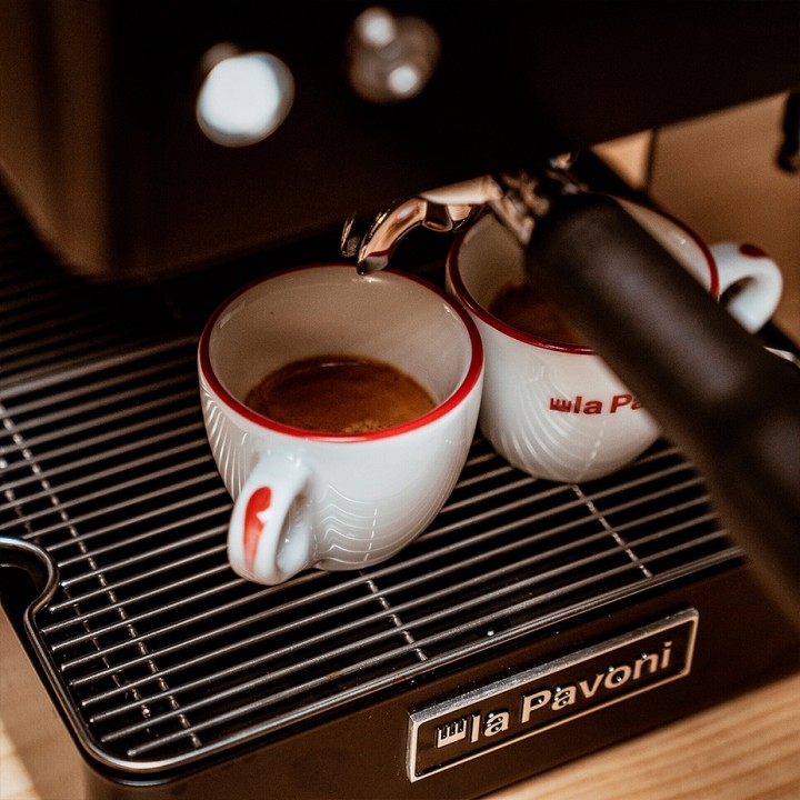 La Pavoni New Casa Bar Sort LPMCBN01EU Inkl. Baristaudstyr & Kopper