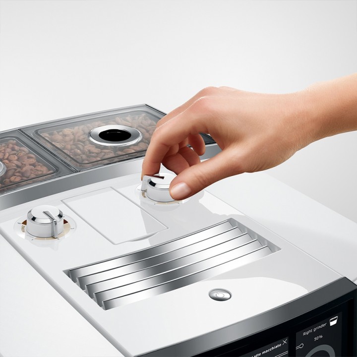 Jura J8 Twin (EA) Diamond White Espressomaskine Inkl. Mælkebeholder, Sirup & 2x400g Rigtig Kaffe