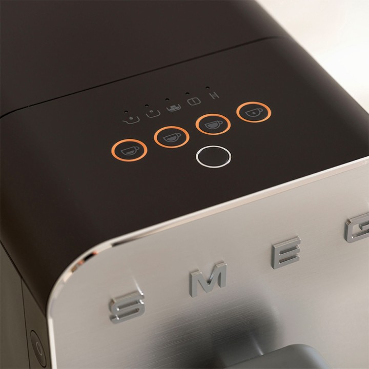 Smeg BCC11BLMEU Espressomaskine Sort Smeg BCC11BLMEU Espressomaskine Sort
