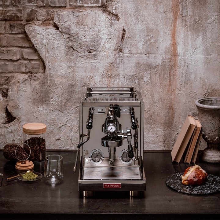 La Pavoni New Botticelli Specialty LPSBSS03NO Espressomaskine Inkl. Eureka Libra Chrome kværn, Baristaudstyr & 4 kopper