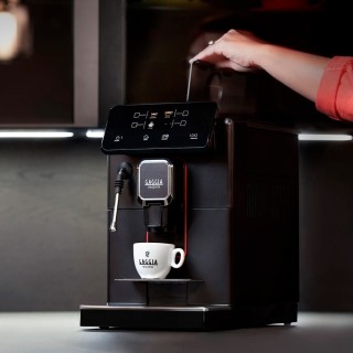 Gaggia Magenta Plus Espressomaskine Inkl. 0,5 L Mælkekande og 8x400g Rigtig Kaffe Brun Serie Hele Kaffebønner