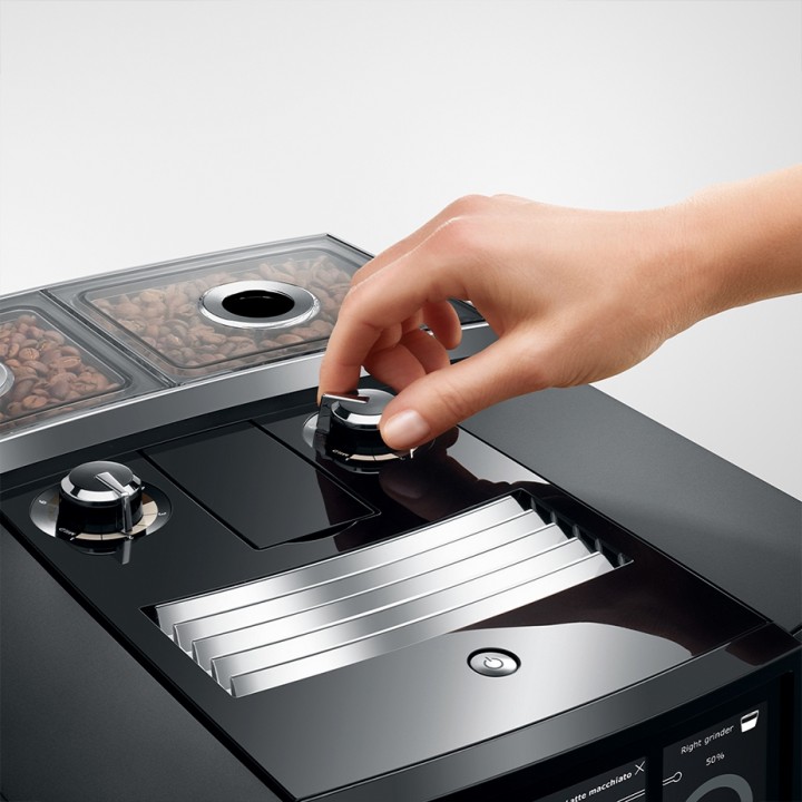 Jura J8 Twin (EA) Diamond Black Espressomaskine Inkl. Startpakke DK sprog, Inkl. Mælkebeholder, 3kg Rigtig Kaffe & Pleje