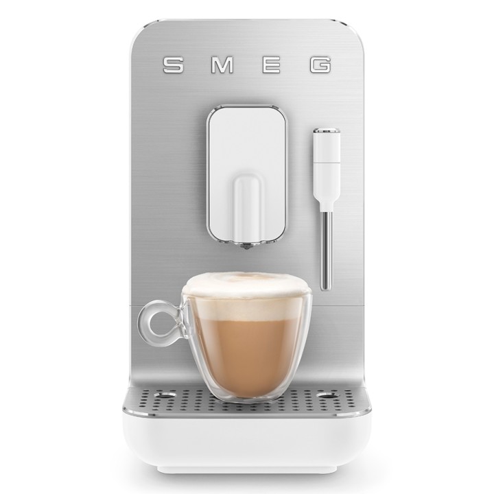 Smeg BCC12WHMEU Espressomaskine Hvid Inkl. Mælkekande 0,35L & Rigtig Kaffe Crema Intenso 1kg Hele kaffebønner Smeg BCC12WHMEU Espressomaskine Hvid Inkl. Mælkekande 0,35L & Rigtig Kaffe Crema Intenso 1kg Hele kaffebønner