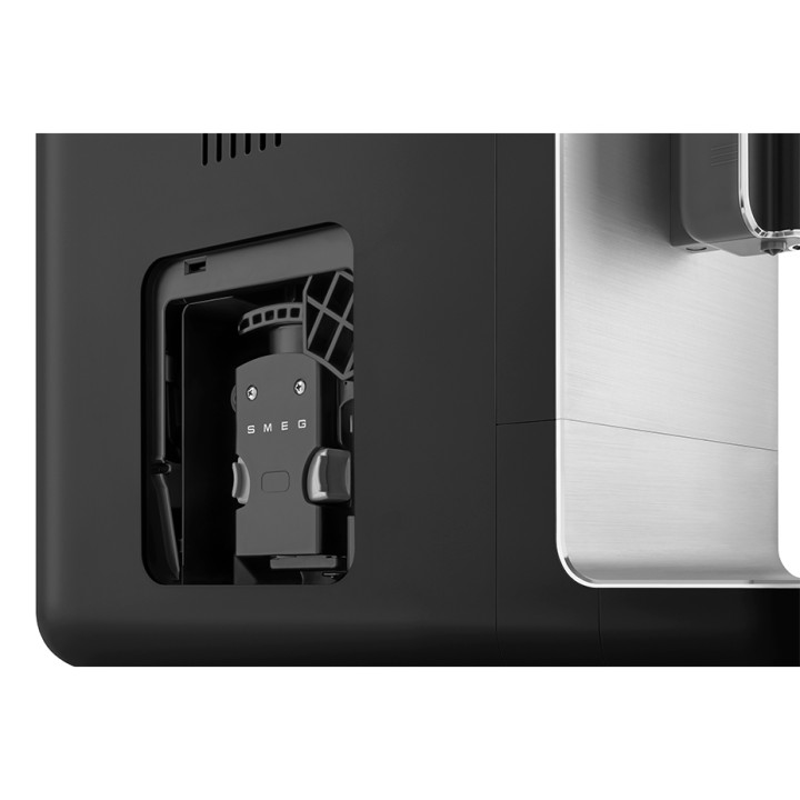 Smeg BCC12BLMEU Espressomaskine Sort Inkl. Mælkekande 0,35L & Rigtig Kaffe Crema Intenso 1kg Hele kaffebønner Smeg BCC12BLMEU Espressomaskine Sort Inkl. Mælkekande 0,35L & Rigtig Kaffe Crema Intenso 1kg Hele kaffebønner