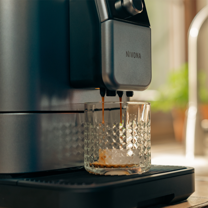 Nivona NIVO 8107 Pearl Blue Espressomaskine Inkl. Afkalkning, Kalkfilter, Mælkerens, Rensepiller & 1kg Hele kaffebønner