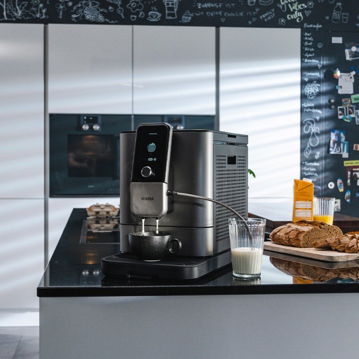 Nivona NIVO 8103 Titanium Espressomaskine Inkl. Afkalkning, Kalkfilter, Mælkerens, Rensepiller & 1kg Hele kaffebønner