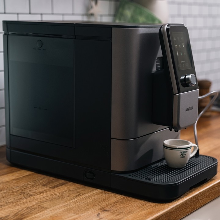 Nivona NIVO 8103 Titanium Espressomaskine Inkl. Afkalkning, Kalkfilter, Mælkerens, Rensepiller & 1kg Hele kaffebønner
