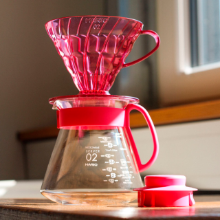 Hario V60 Filterbryg Sæt Pink Inkl. Range Server 0,6 L, Dripper 2 Kop. & Filtre