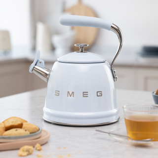 Smeg WKF01PB Fløjtekedel 2,3 L Pastelblå Smeg WKF01PB Fløjtekedel 2,3 L Pastelblå