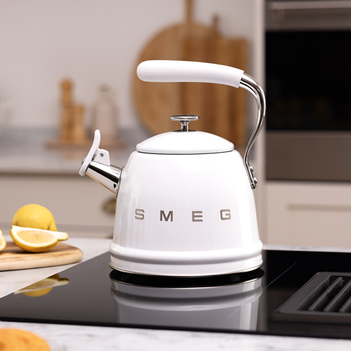 Smeg WKF01WH Fløjtekedel 2,3 L Hvid Smeg WKF01WH Fløjtekedel 2,3 L Hvid