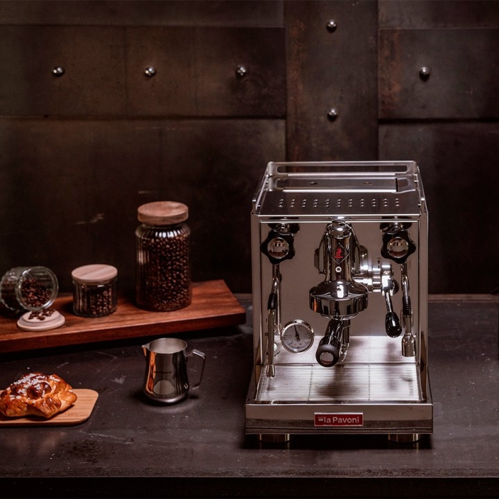 La Pavoni New Cellini Classic LPSCCS01EU Inkl. Espressokværn, Baristaudstyr & 4 stk Club House Cappuccinokopper Sort