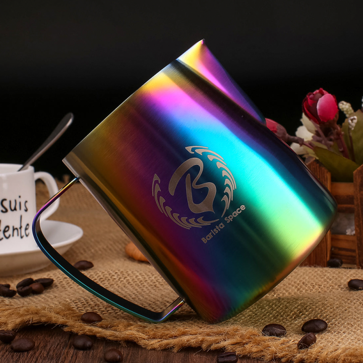 Barista Space Sandy Rainbow Mælkekande 0,45L Titanium Barista Space Sandy Rainbow Mælkekande 0,45L Titanium