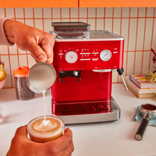 KitchenAid Semiautomatisk Espressomaskine Inkl. Kværn Rød KitchenAid Semiautomatisk Espressomaskine Inkl. Kværn Rød