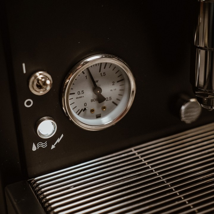 La Pavoni New Cellini Classic Sort LPSCCB01EU Espressomaskine Inkl. Eureka Mignon Libra Chrome/Mat Sort Espressokværn