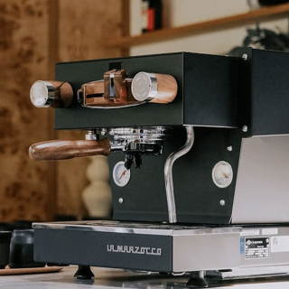 La Marzocco Trædetaljer til Linea Mini R Valnød