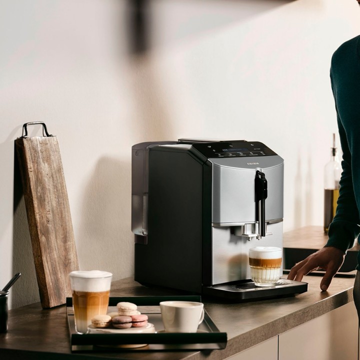 Siemens TF305E04 EQ300 Espressomaskine Inkl. Plejepakke Espresso Care & 1,5kg Rigtig Kaffe Hele Kaffebønner