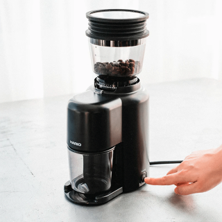 Hario V60 Elektrisk Kaffekværn m. Blow Up System Hario V60 Elektrisk Kaffekværn m. Blow Up System
