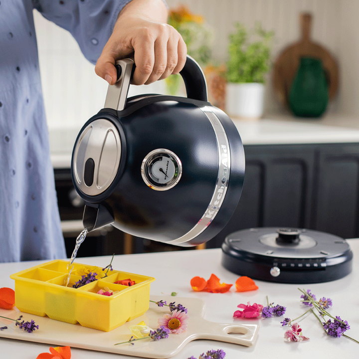 KitchenAid 5KEK1522EIB Artisan Elkedel 1,5 L Ink Blue KitchenAid 5KEK1522EIB Artisan Elkedel 1,5 L Ink Blue