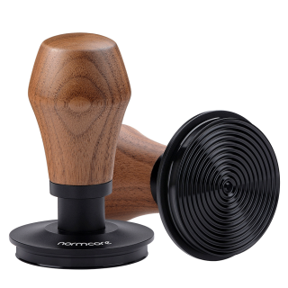 Normcore V4 Tamper med Fjeder, Riller & Titaniumsbelægning 58 mm Valnød