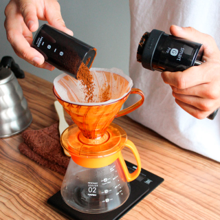 Hario V60 Filterbryg Sæt Orange Inkl. Range Server 0,6 L, Dripper 2 Kop. & Filtre