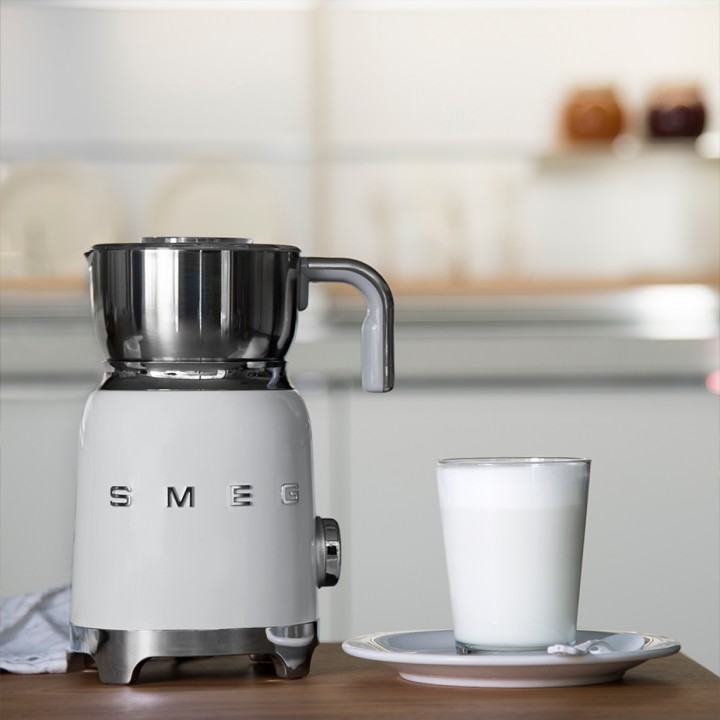Smeg MFF11WHEU Mælkeskummer Hvid