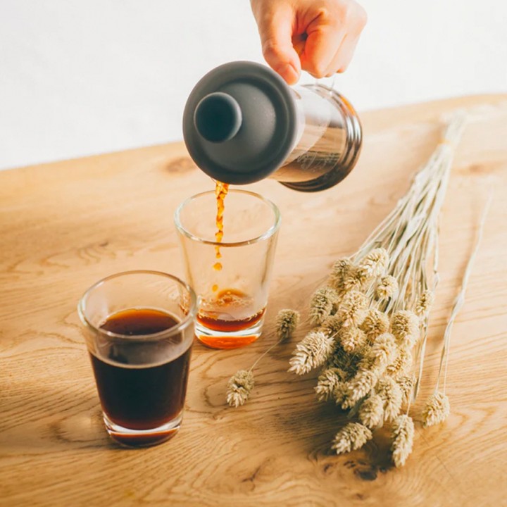 Hario Stempelkande Slim 0,24 L Sort