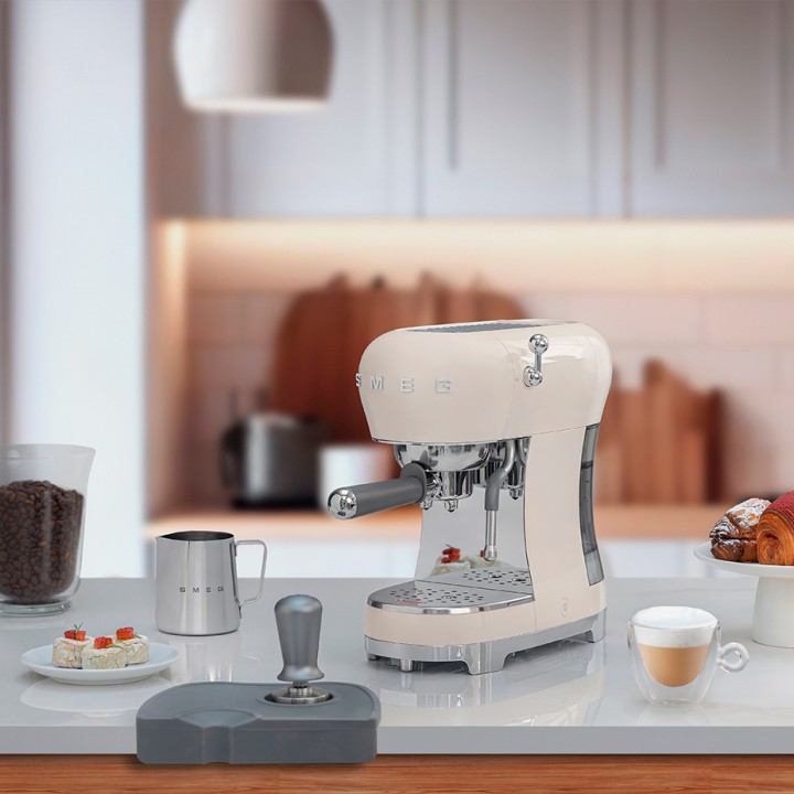 Smeg ECF02CREU Espressomaskine Creme