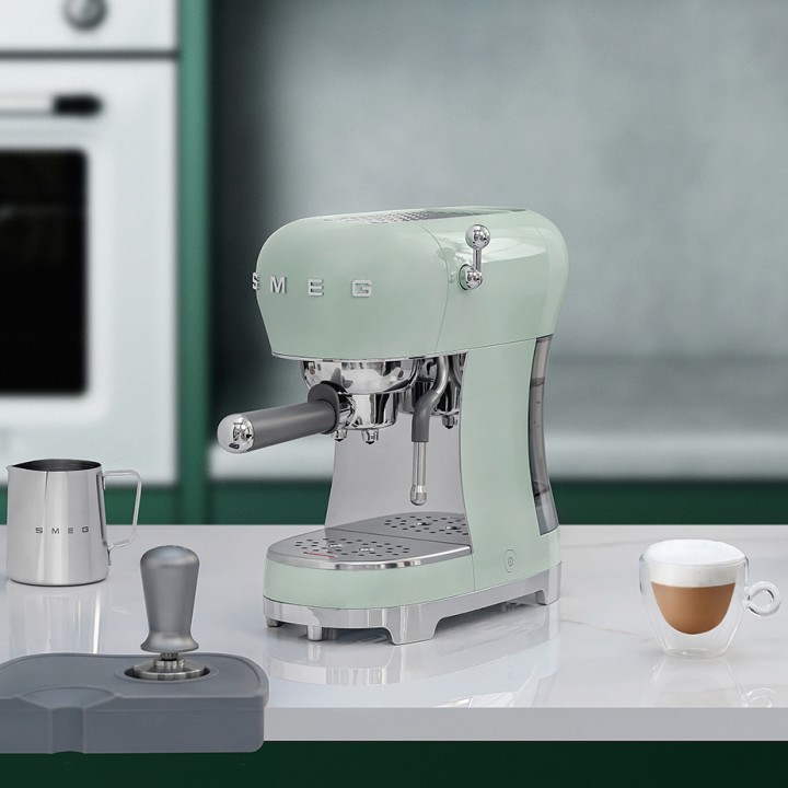 Smeg ECF02PGEU Espressomaskine Pastelgrøn