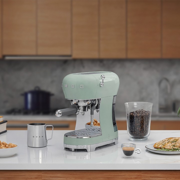 Smeg ECF02PGEU Espressomaskine Pastelgrøn