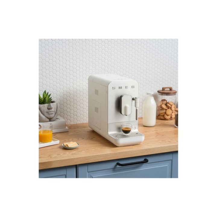 Smeg BCC12WHMEU Hvid Inkl. Mælkekande & Crema Intenso 1kg kaffebønner