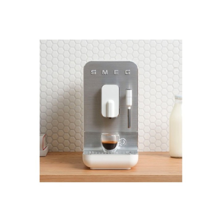 Smeg BCC12WHMEU Hvid Inkl. Mælkekande & Crema Intenso 1kg kaffebønner
