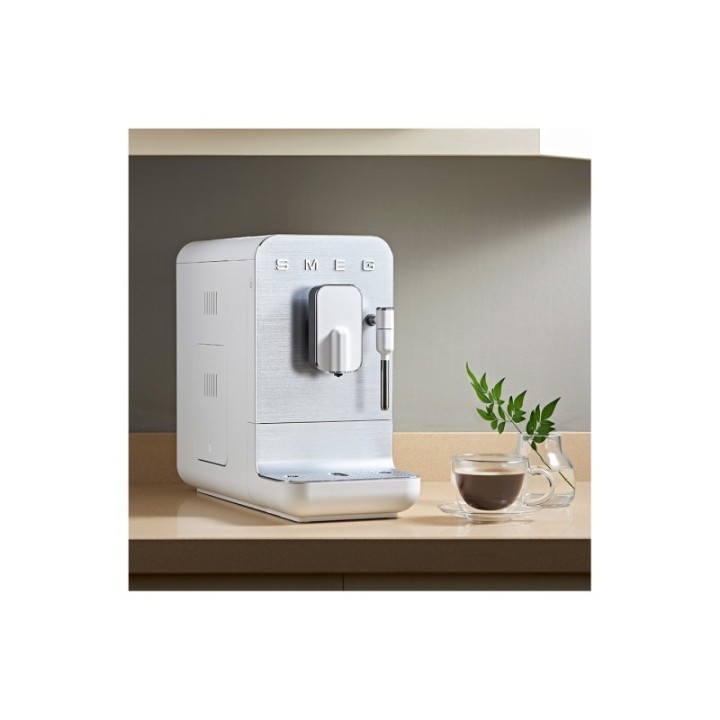 Smeg BCC12WHMEU Hvid Inkl. Mælkekande & Crema Intenso 1kg kaffebønner