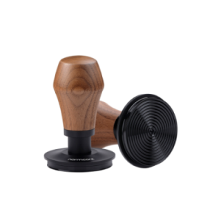 Normcore V4 Tamper med Fjeder, Riller & Titaniumsbelægning 58 mm Valnød