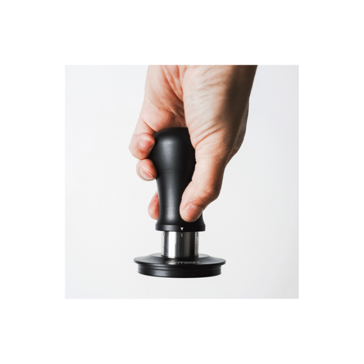 Normcore V5 Tamper med Fjeder & Titaniumsbelægning 58 mm Sort