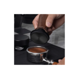 IKAPE V3 Kalibreret Tamper med Fjeder, Riller & Titaniumsbelægning 58 mm Valnød