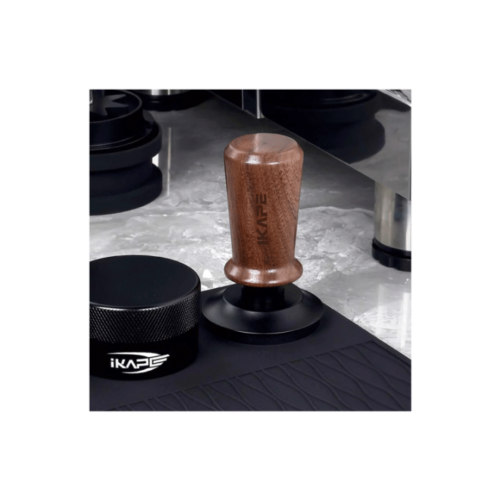 IKAPE V3 Kalibreret Tamper med Fjeder, Riller & Titaniumsbelægning 58 mm Valnød